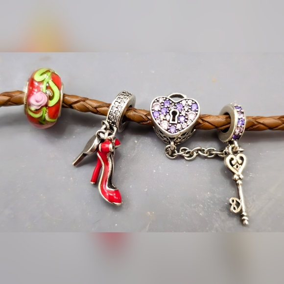 Pandora braided leather and 925 silver braclet with charms - Picture 4 of 7